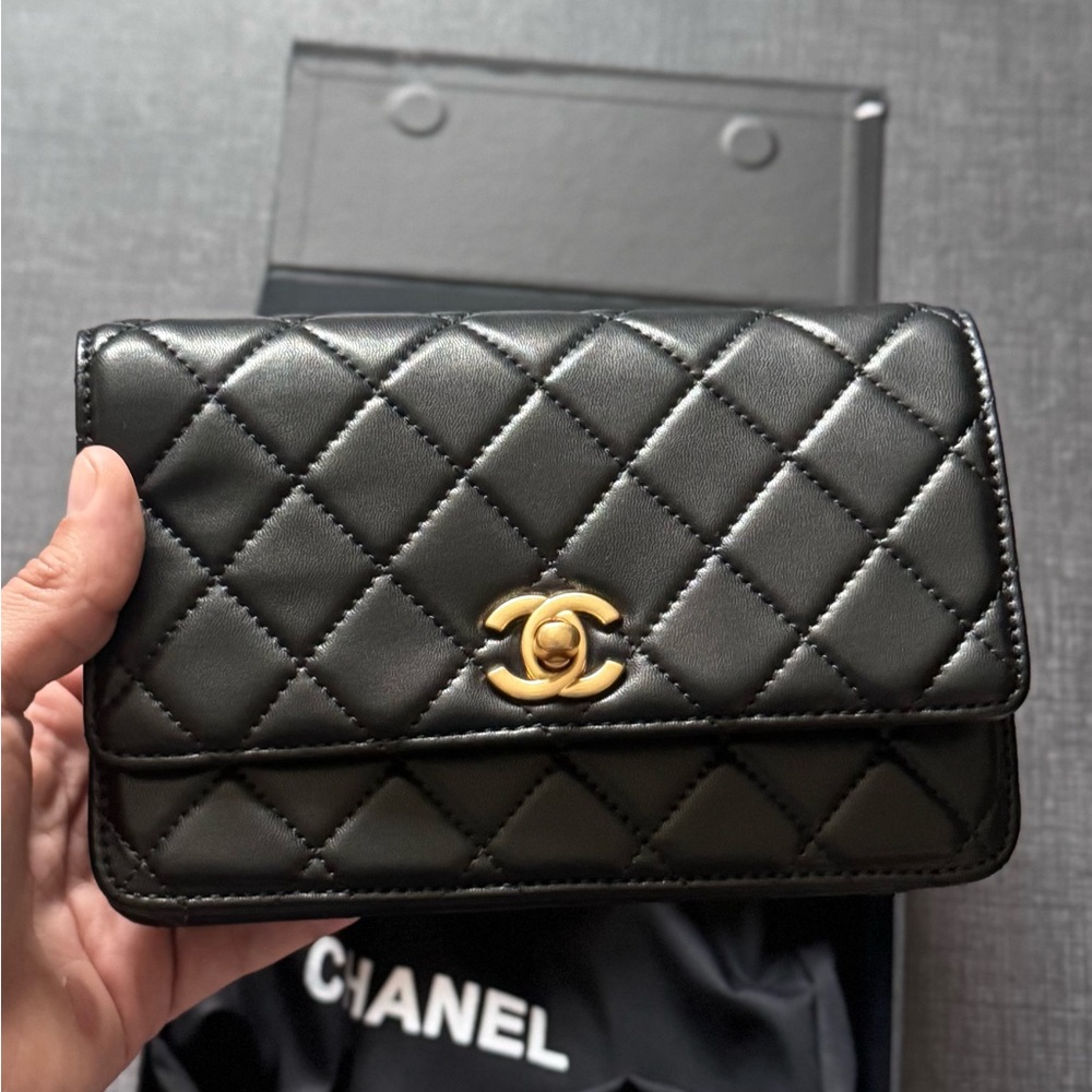 CHANEL Pearl Crush Clutch